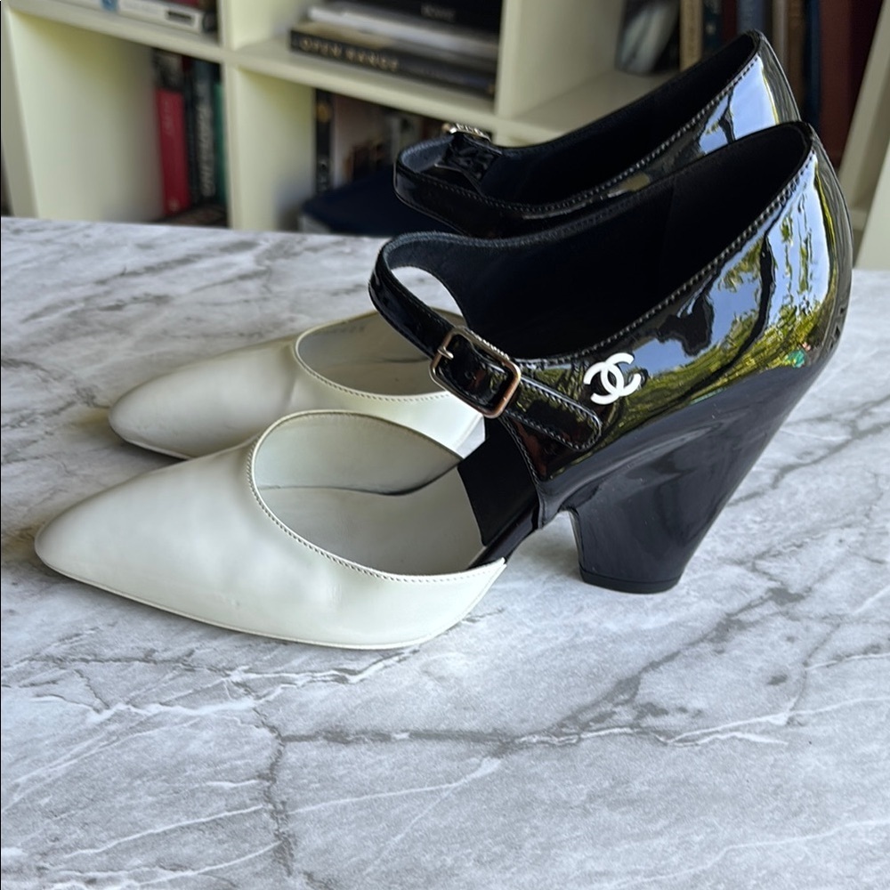 Chanel Black and White Women's block heels patent leather size 37 Resort 2020